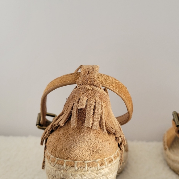 Frye Lila Feather Wedge Open Toe Suede Sandal Womens Tan Size 6 - Picture 12 of 12